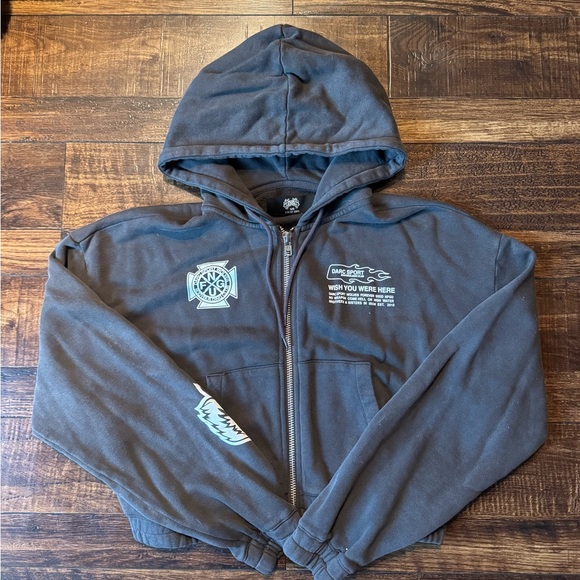 Darc Sport Tops - NWOT Stairs Chambers Cropped Hoodie in Wolf Gray